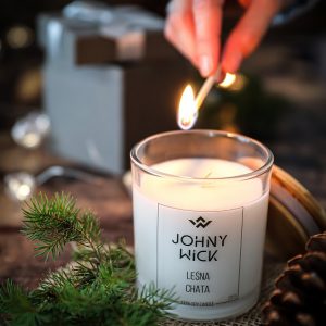 sojowa świeca zapachowa leśna chata odpalenie