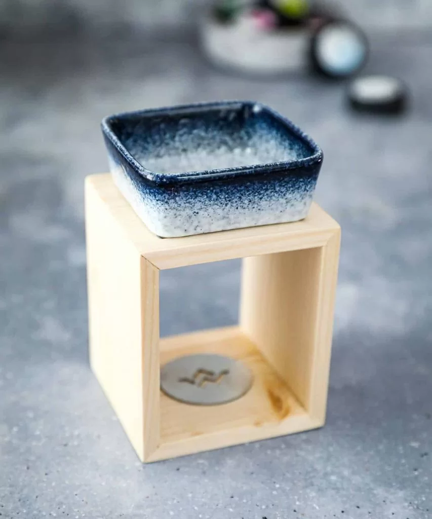 kominek do wosków sojowych z jasnego drewna