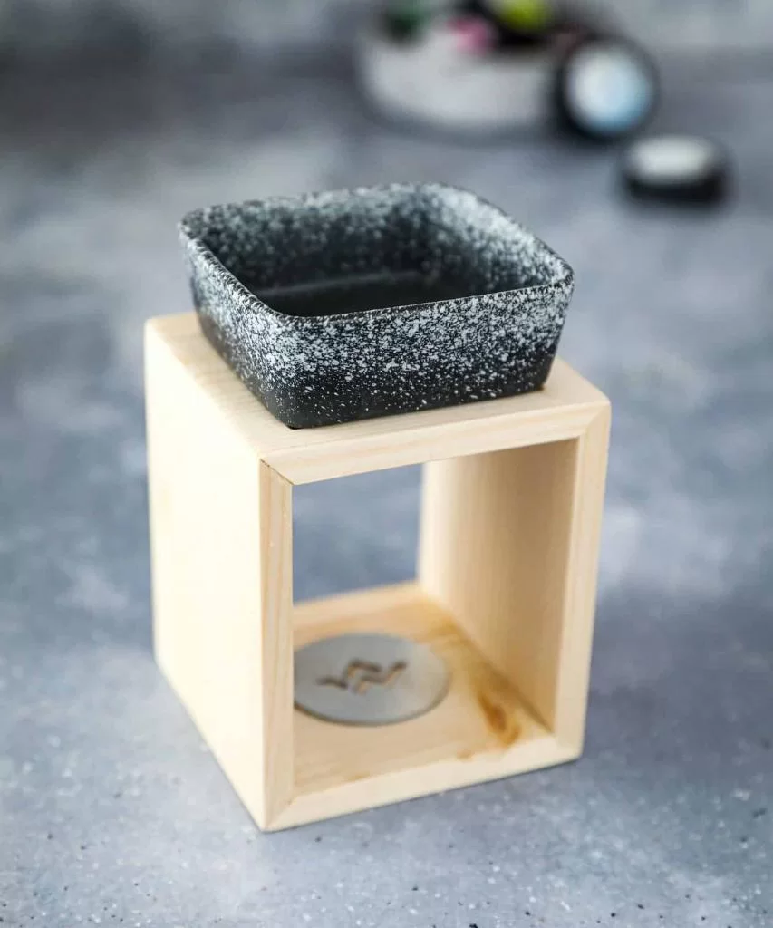 kominek do wosków sojowych z jasnego drewna