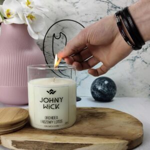 świeca sojowa orchidea i lotos zapalanie świecy